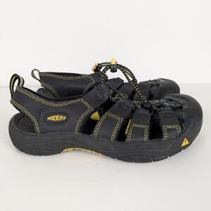 KEEN Boys Sz 5  Black and Yellow Outdoor Waterproof Sandals